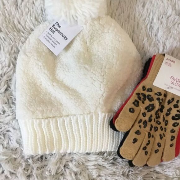 SONOMA winter set sherpa Pom beanie with 3 pairs gloves Womans OSFM che… - Picture 3 of 10